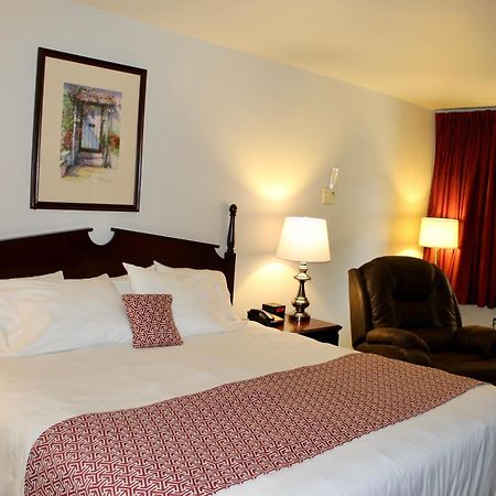 The Chalet Motel Mequon Exterior photo