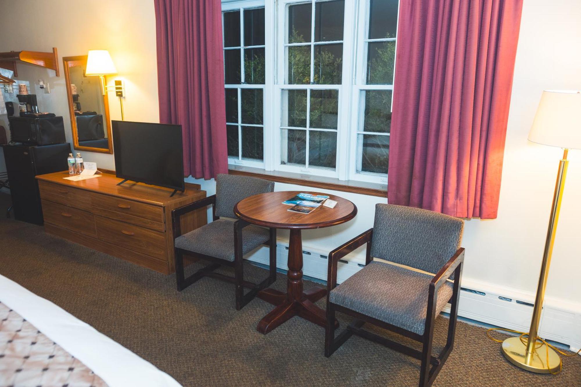 The Chalet Motel Mequon Exterior photo