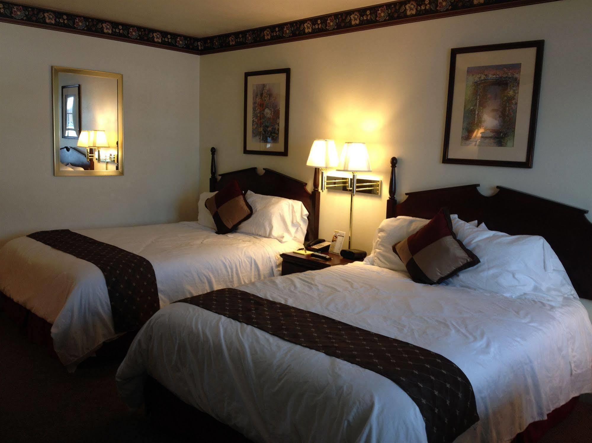 The Chalet Motel Mequon Exterior photo